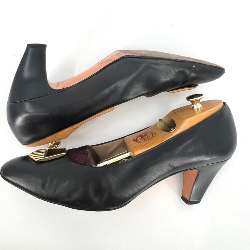 Vintage Salvatore Ferragamo Black Pumps with Gold Accent Size 8.5 B - Picture 4 of 13